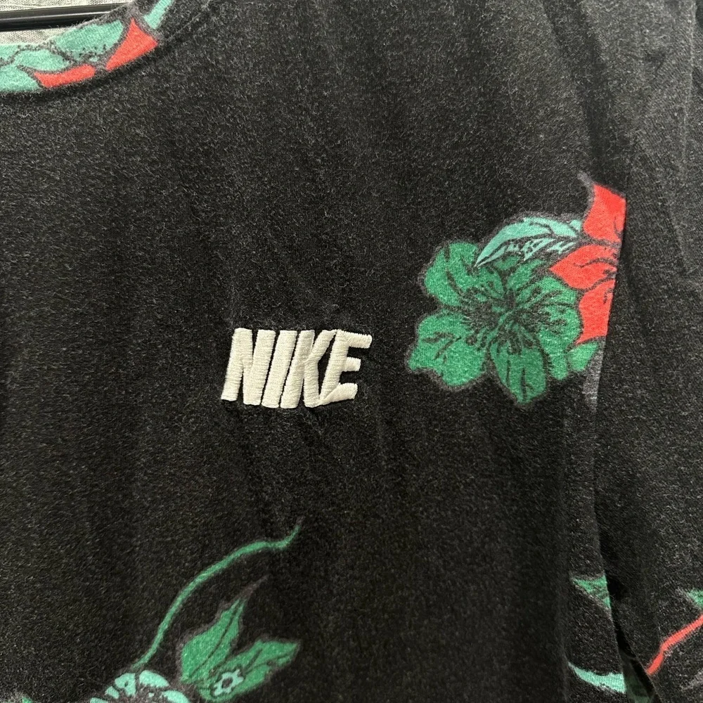 The Nike Tee men’s all over print black floral large floral basketball